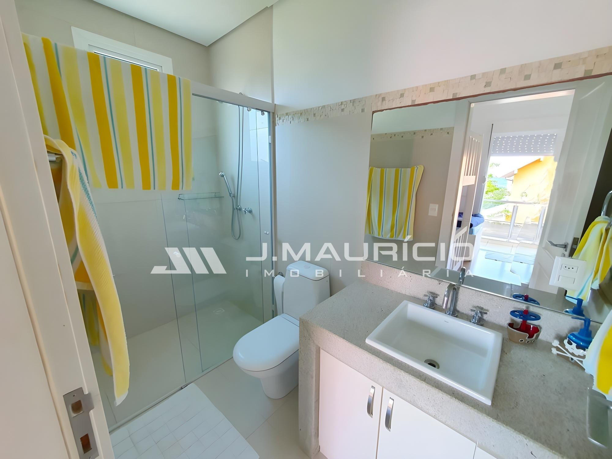 Casa em Condomínio Fechado na Praia do Estaleiro, em Balneário Camboriú
