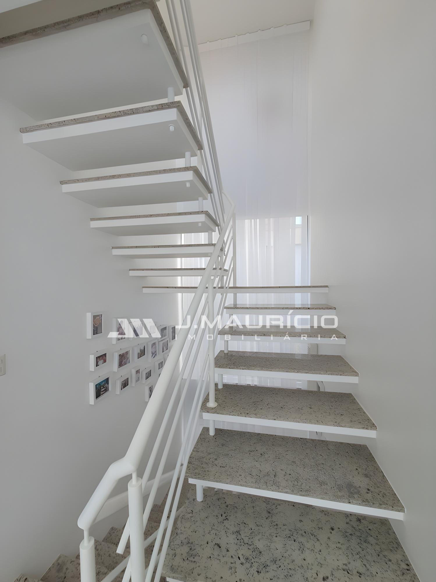 Casa em Condomínio Fechado na Praia do Estaleiro, em Balneário Camboriú