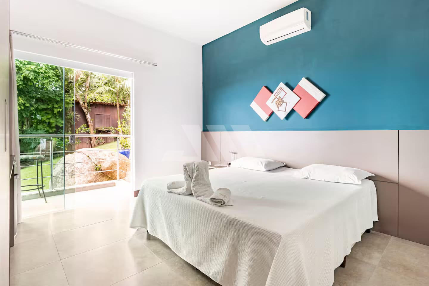 Casa com Vista Espetacular e 8 Suítes na Praia do Estaleiro – Balneário Camboriú