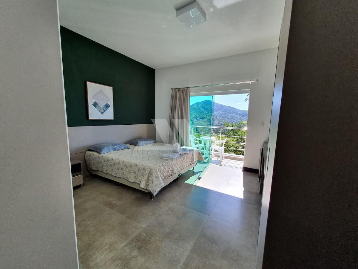 Casa com Vista Espetacular e 8 Suítes na Praia do Estaleiro – Balneário Camboriú