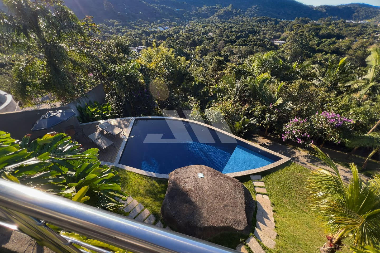 Casa com Vista Espetacular e 8 Suítes na Praia do Estaleiro – Balneário Camboriú