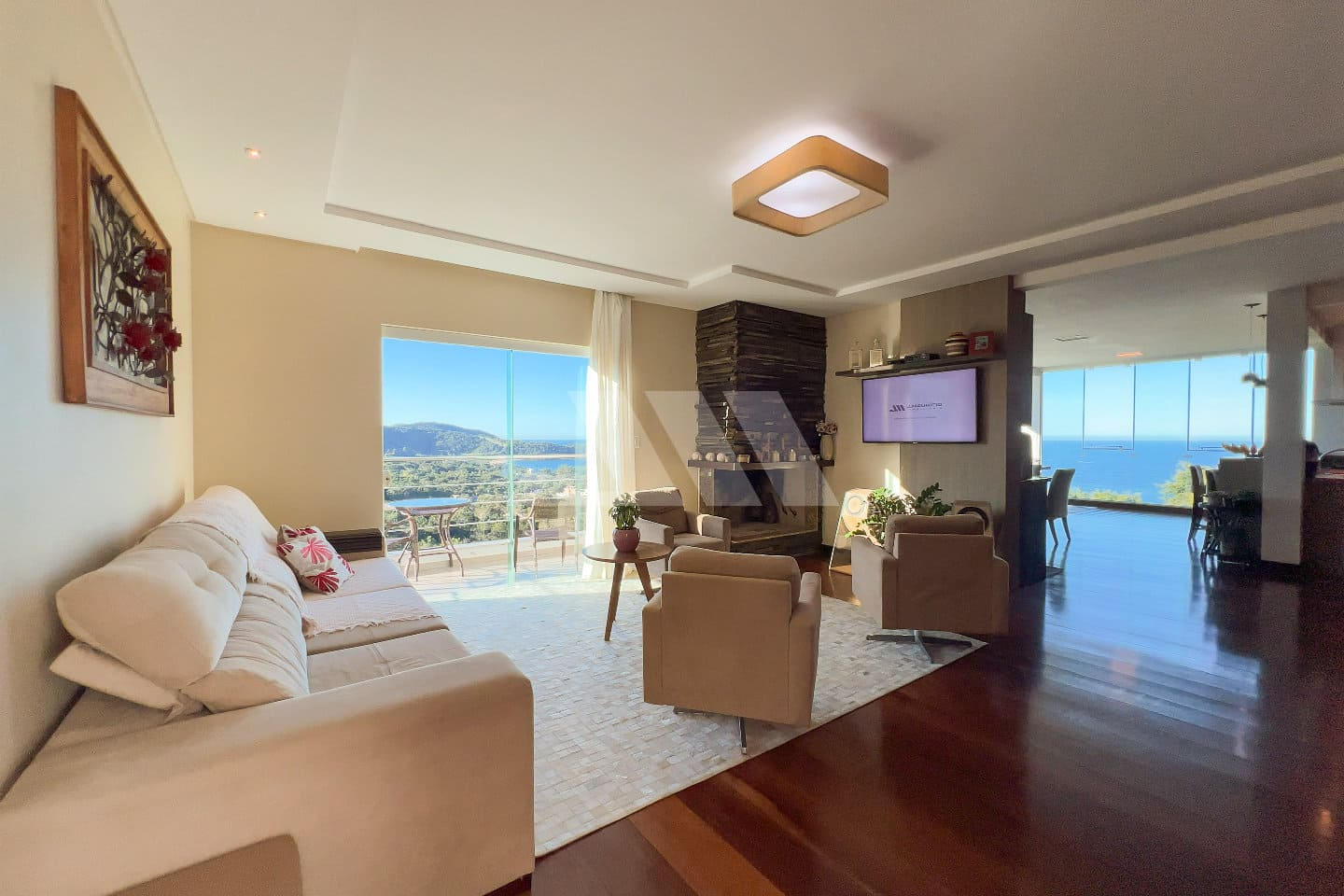 Casa com Vista Espetacular e 8 Suítes na Praia do Estaleiro – Balneário Camboriú