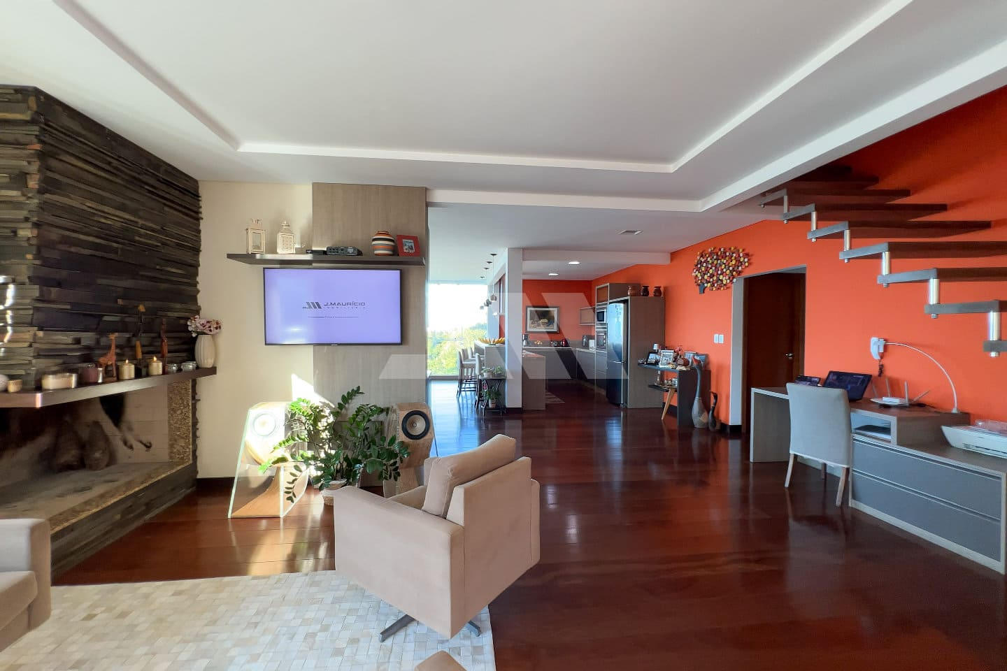 Casa com Vista Espetacular e 8 Suítes na Praia do Estaleiro – Balneário Camboriú