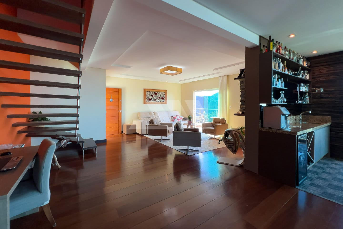 Casa com Vista Espetacular e 8 Suítes na Praia do Estaleiro – Balneário Camboriú