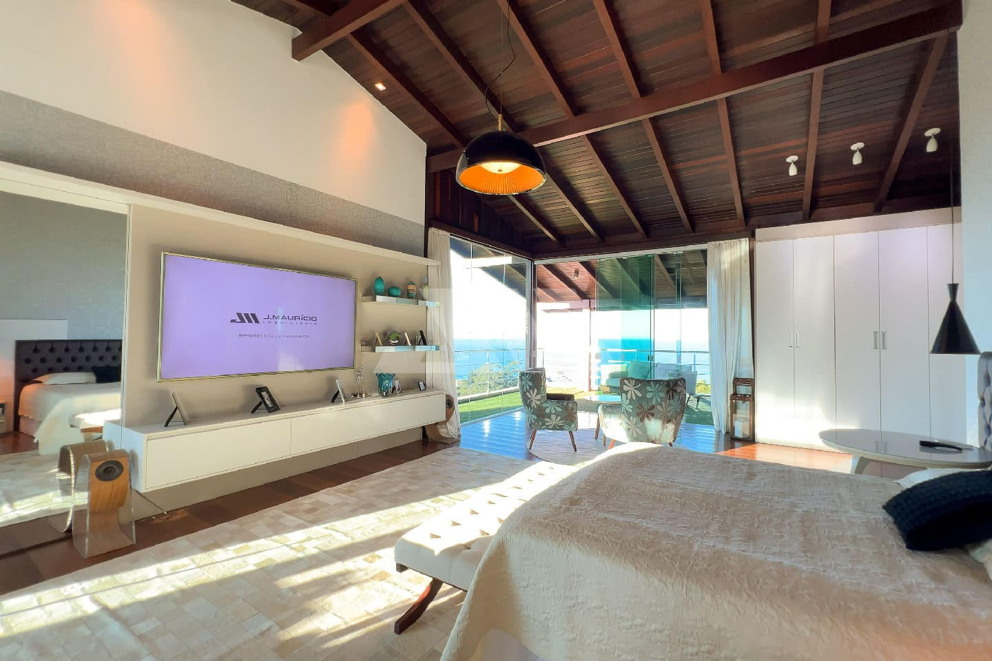 Casa com Vista Espetacular e 8 Suítes na Praia do Estaleiro – Balneário Camboriú