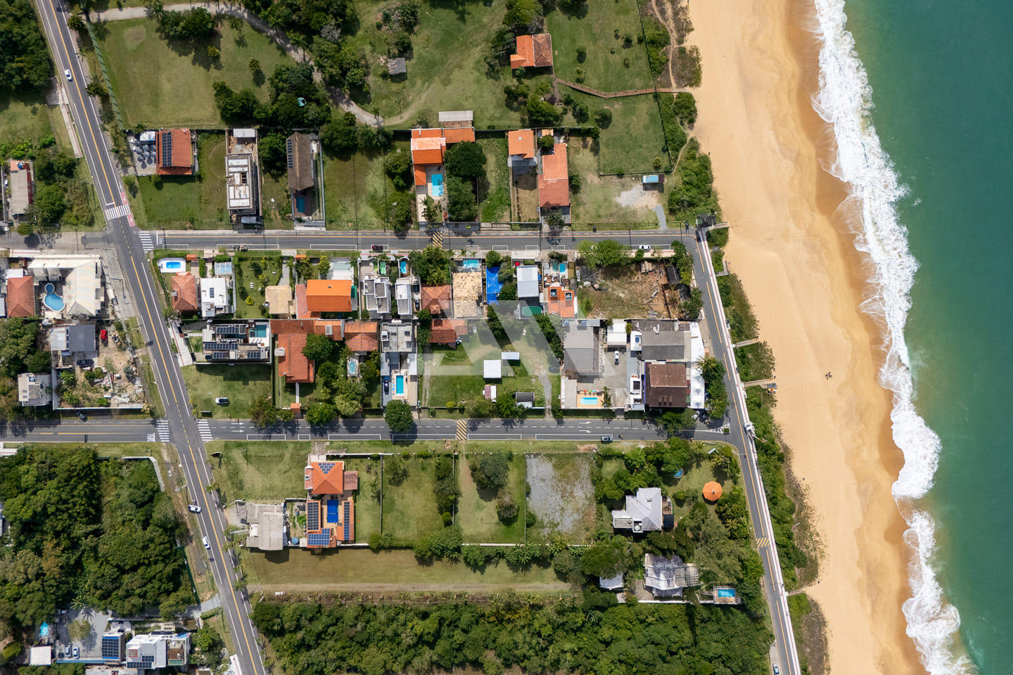 Casa no Condomínio Vivendas do Atlântico: Luxo e Inovação na Praia do Estaleiro
