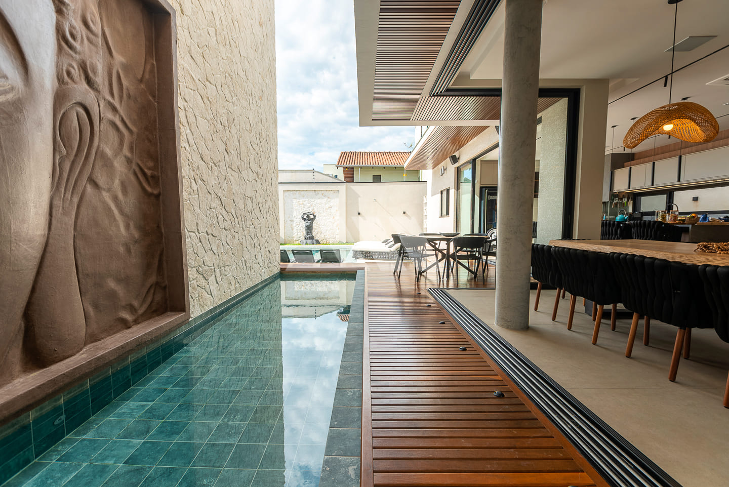 Casa No Estaleiro 29 Casa no Condomínio Vivendas do Atlântico: Luxo e Inovação na Praia do Estaleiro