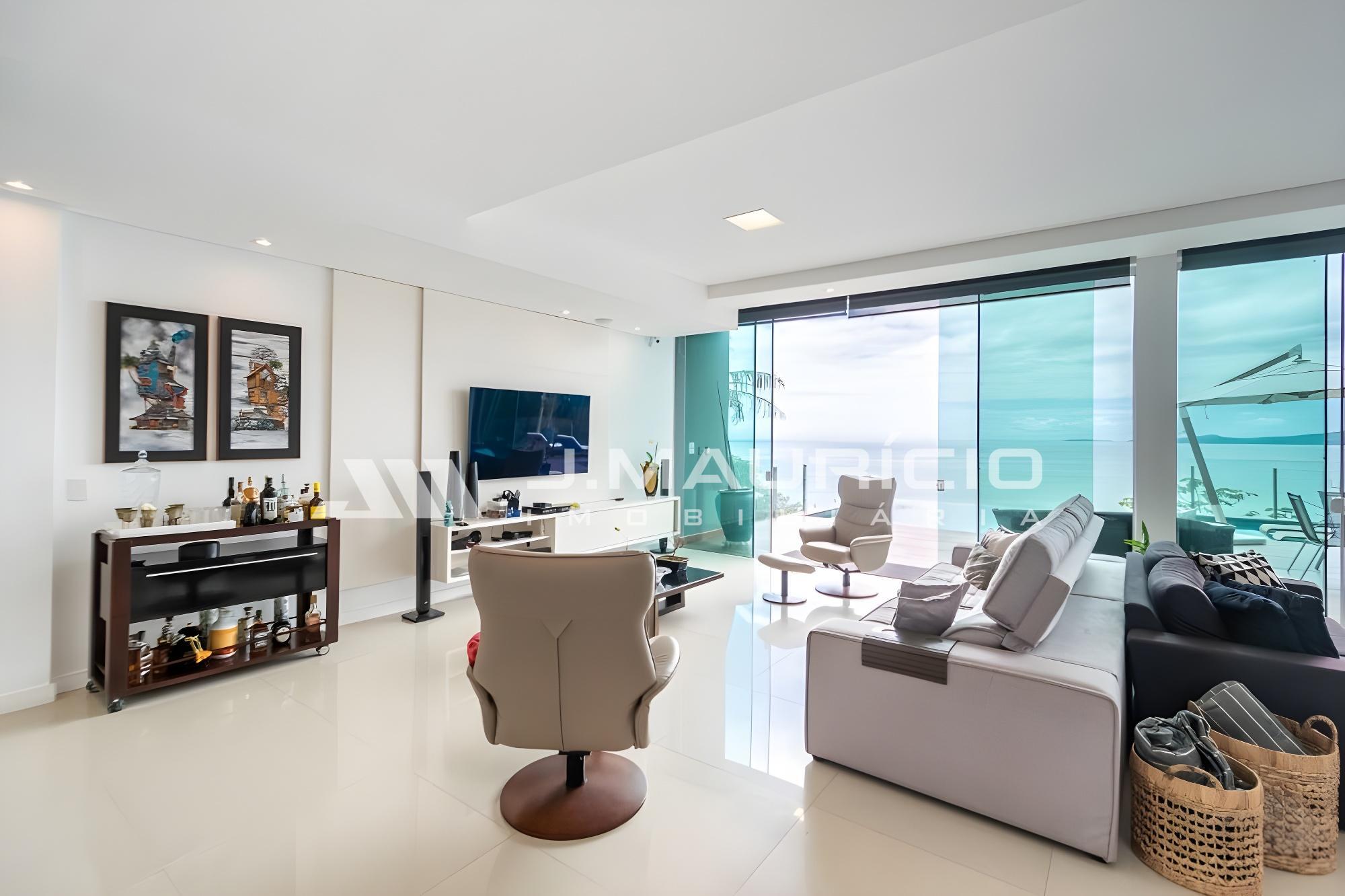 Casa com vista para o mar no condomínio Costa Azul