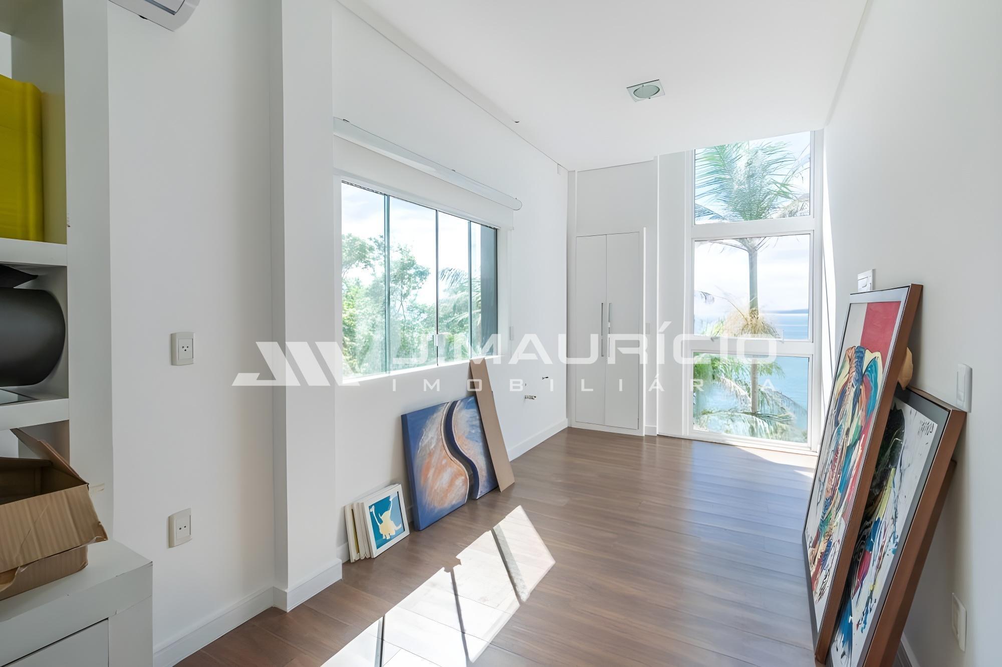 Casa com vista para o mar no condomínio Costa Azul