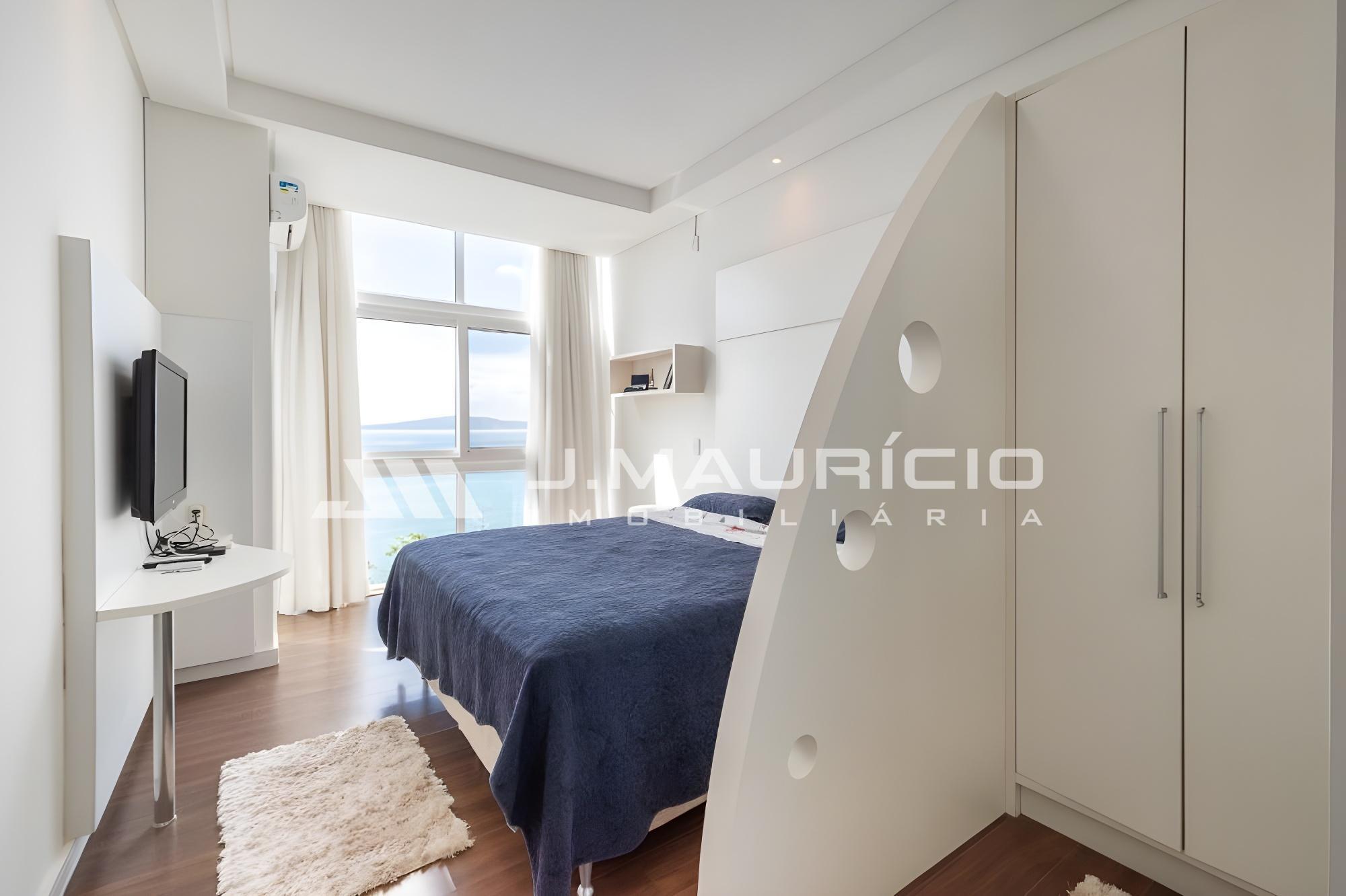 Casa com vista para o mar no condomínio Costa Azul