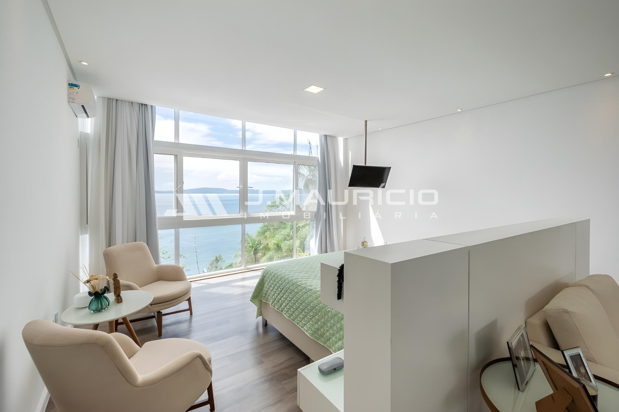 Casa com vista para o mar no condomínio Costa Azul