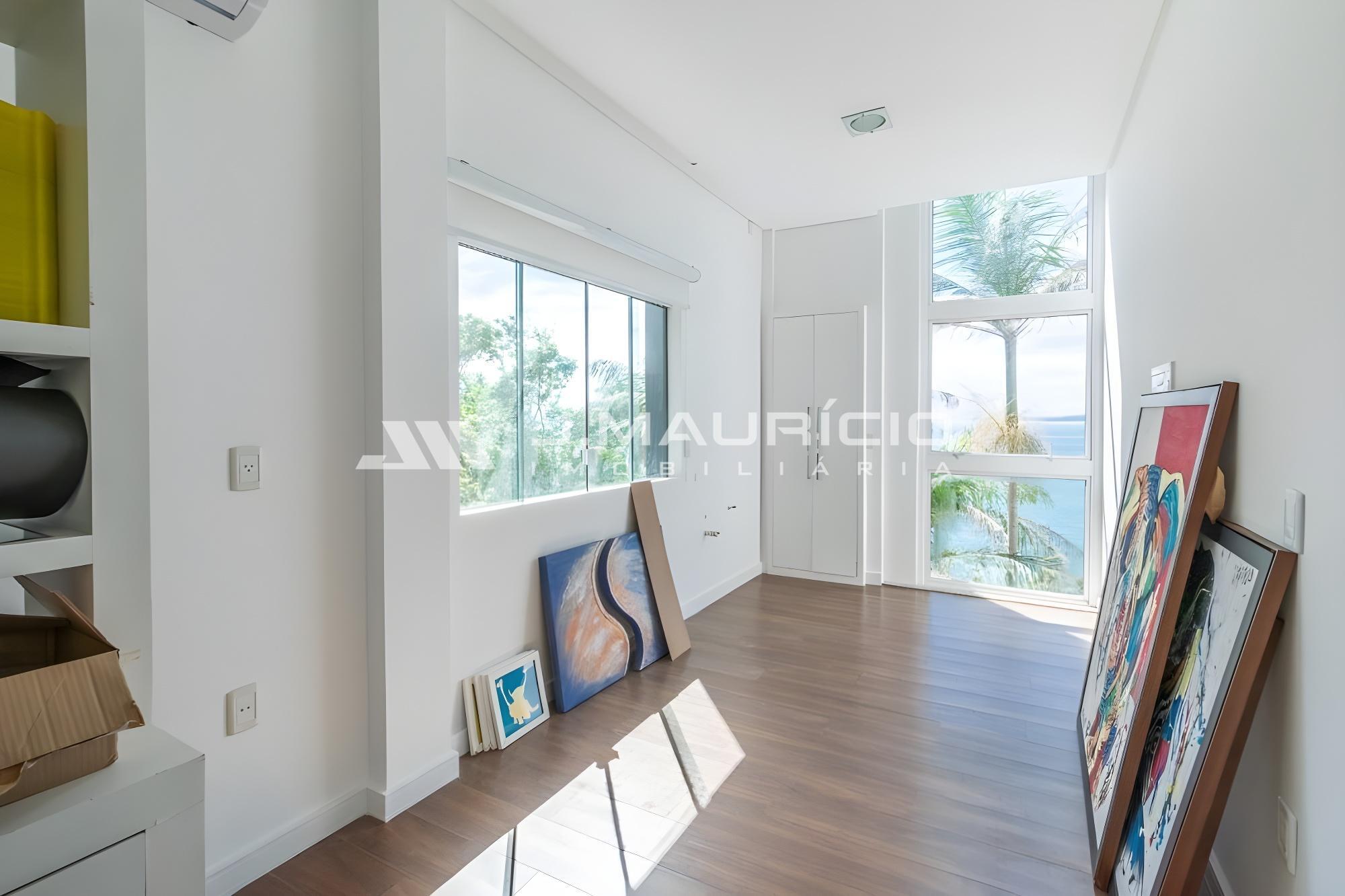 Casa com vista para o mar no condomínio Costa Azul