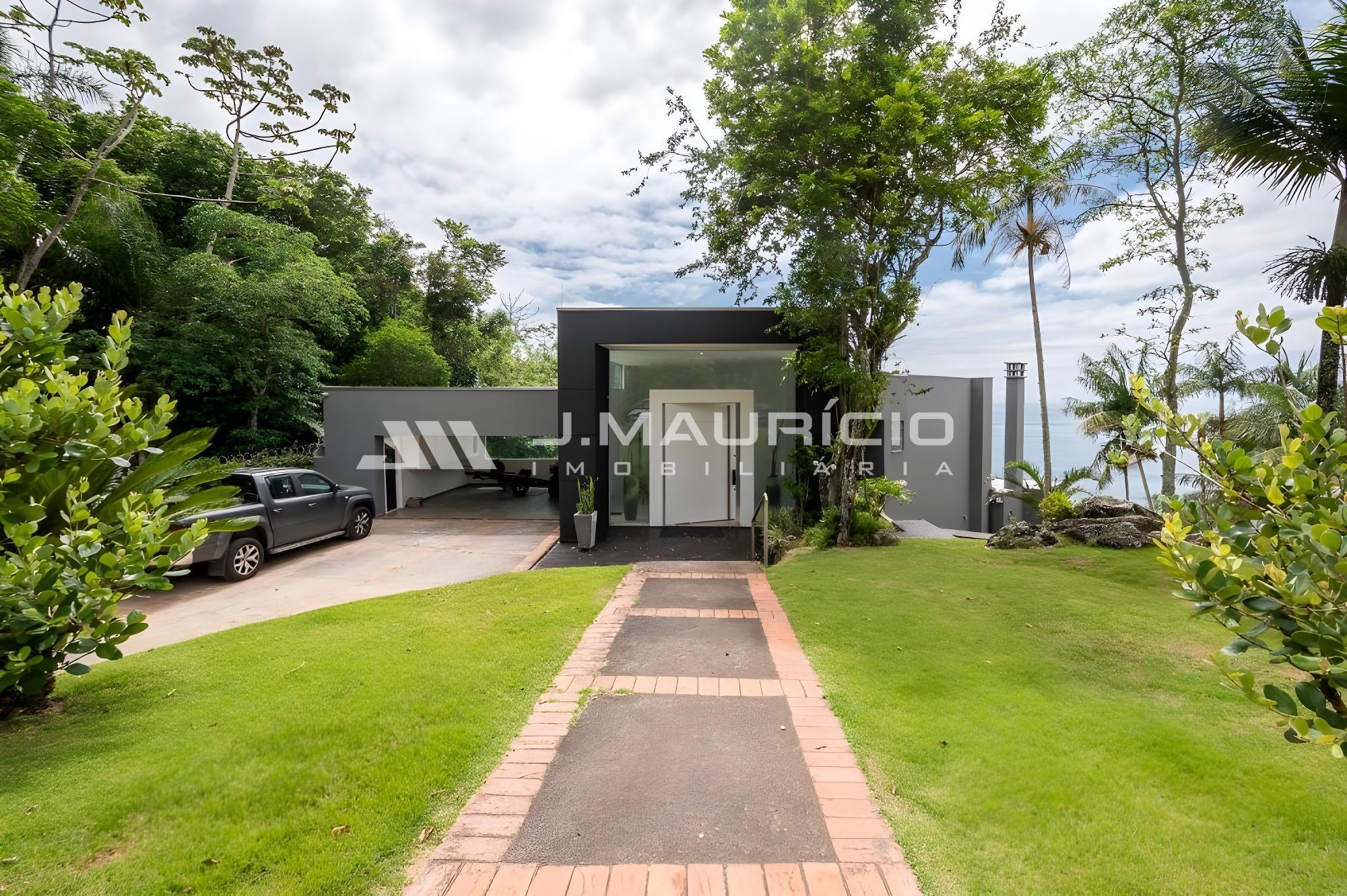 Casa com vista para o mar no condomínio Costa Azul