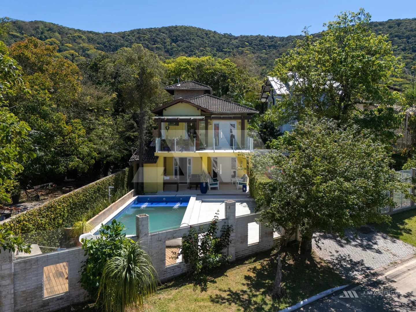 Casa À Venda Em Taquaras Com Piscina, Jacuzzi E 3 Suítes 1