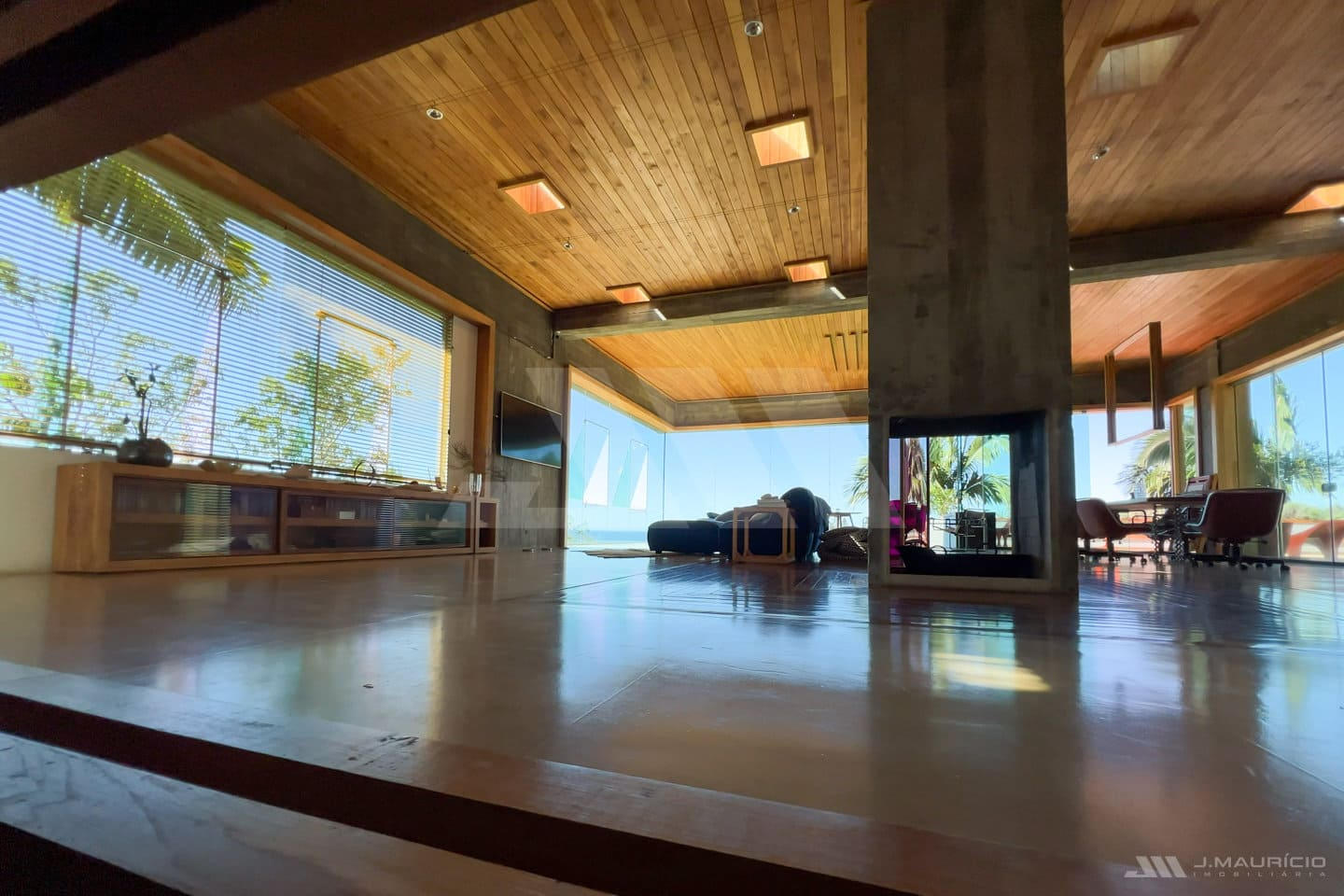 Casa de Alto Padrão com Vista Mar e Arquitetura Autoral