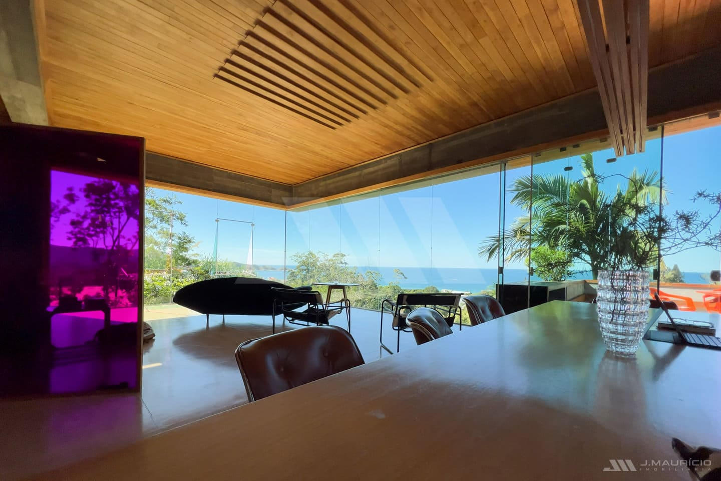 Casa de Alto Padrão com Vista Mar e Arquitetura Autoral