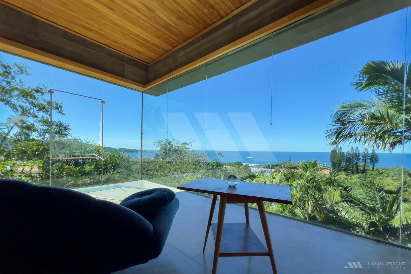 Casa de Alto Padrão com Vista Mar e Arquitetura Autoral