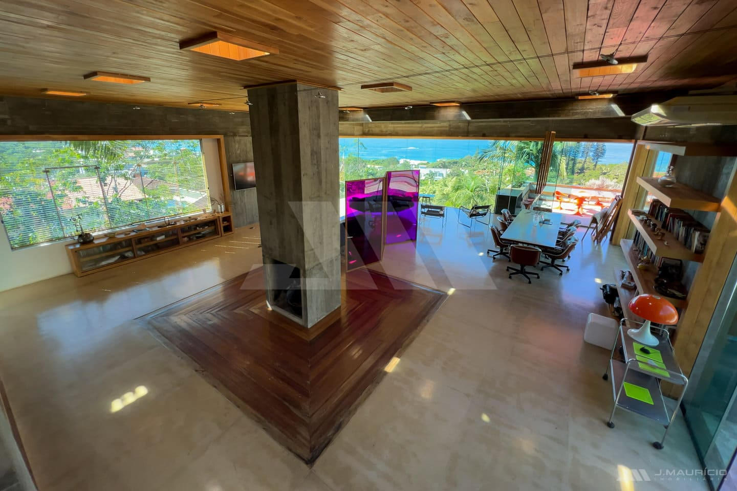 Casa de Alto Padrão com Vista Mar e Arquitetura Autoral