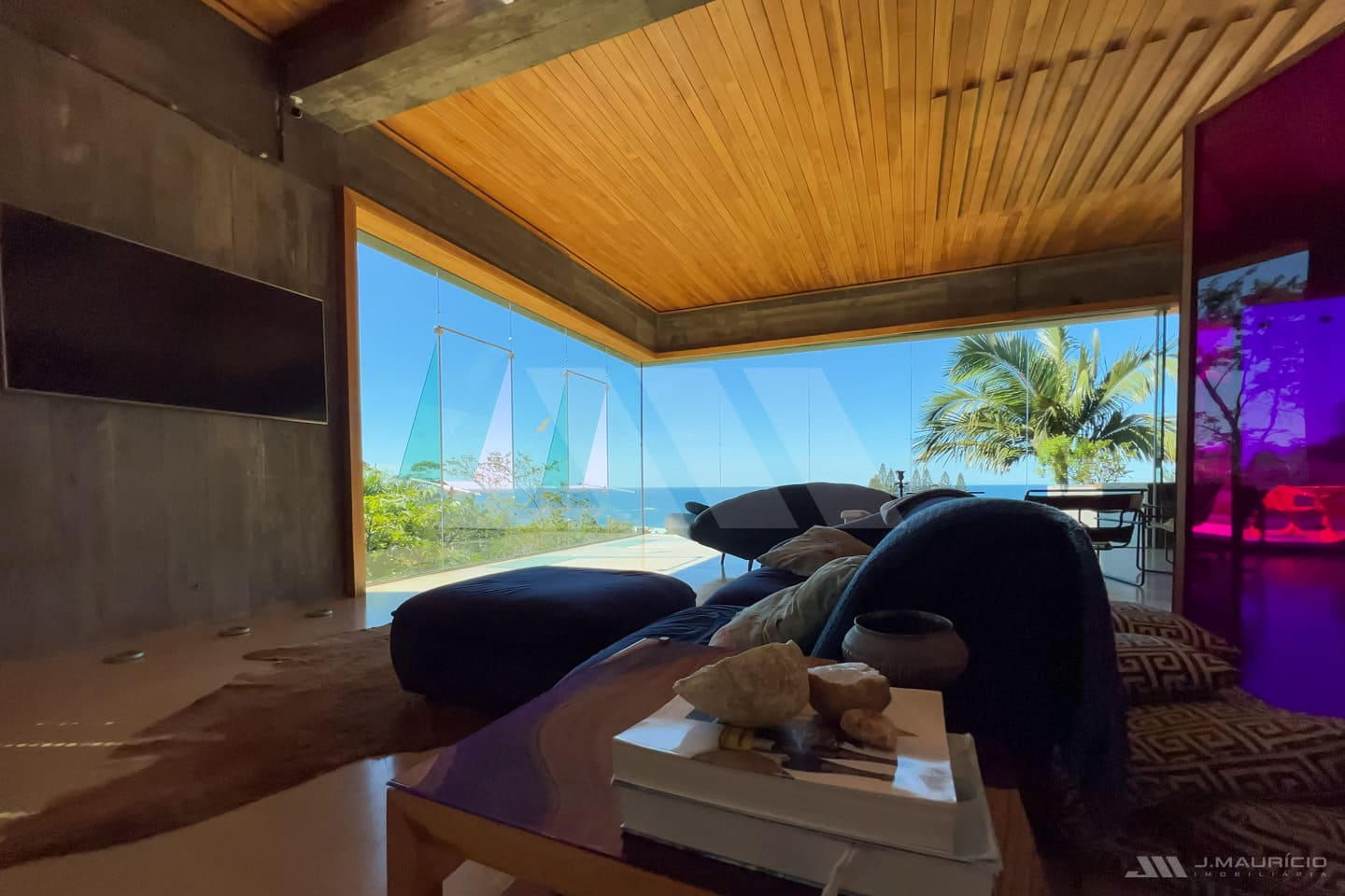 Casa de Alto Padrão com Vista Mar e Arquitetura Autoral