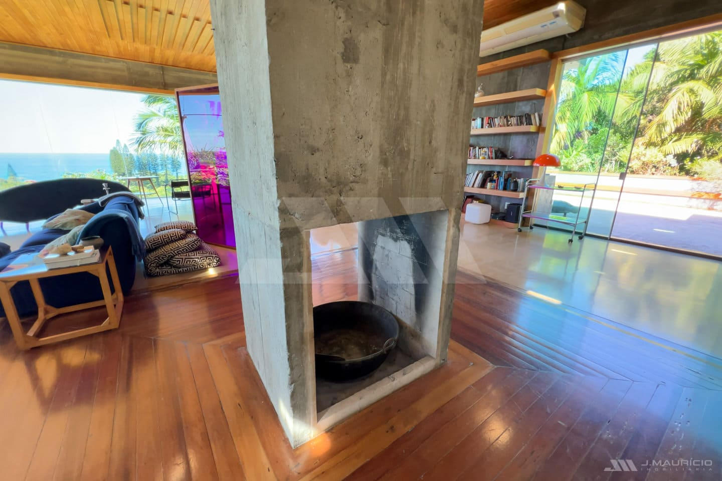 Casa de Alto Padrão com Vista Mar e Arquitetura Autoral