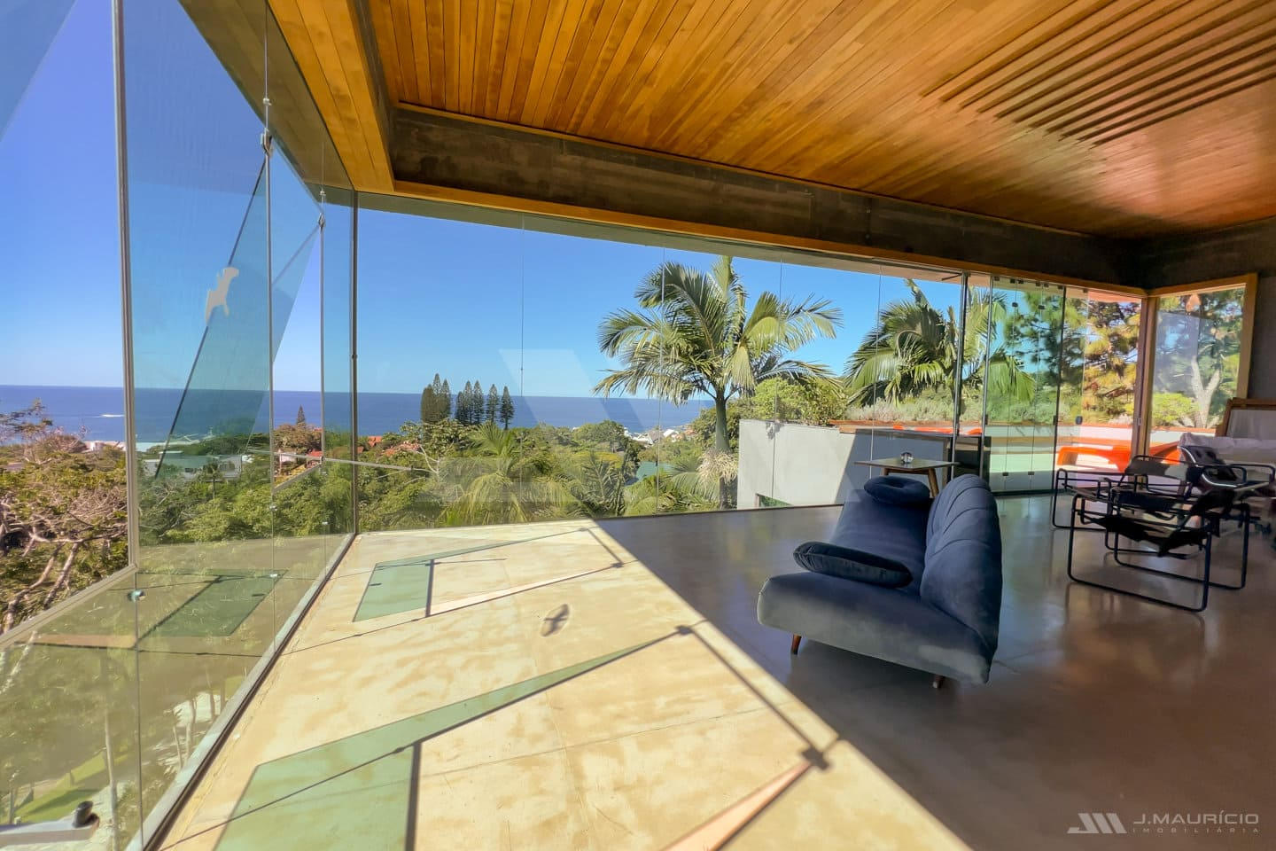 Casa de Alto Padrão com Vista Mar e Arquitetura Autoral