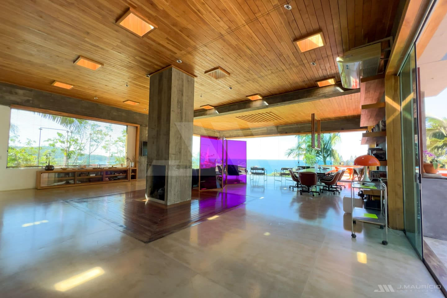 Casa de Alto Padrão com Vista Mar e Arquitetura Autoral