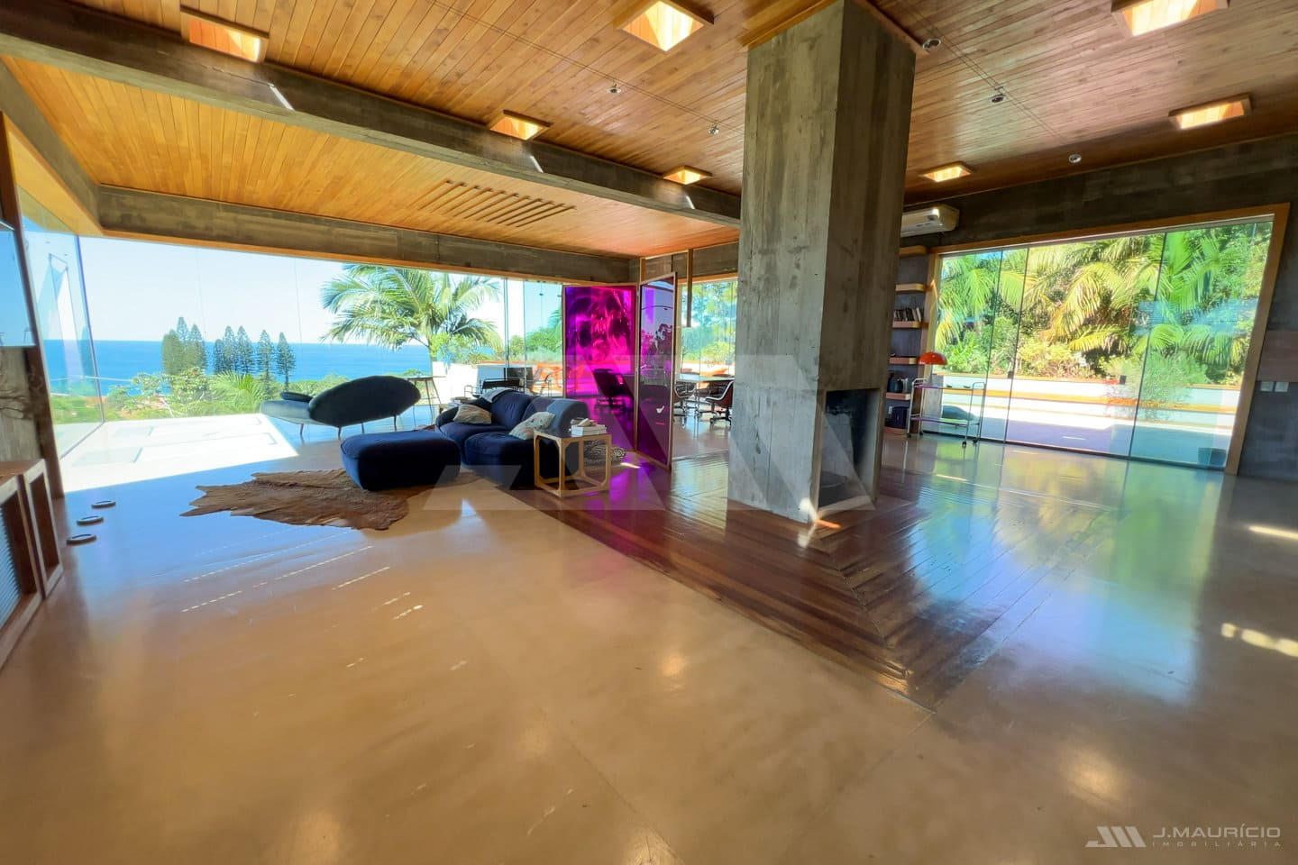 Casa de Alto Padrão com Vista Mar e Arquitetura Autoral