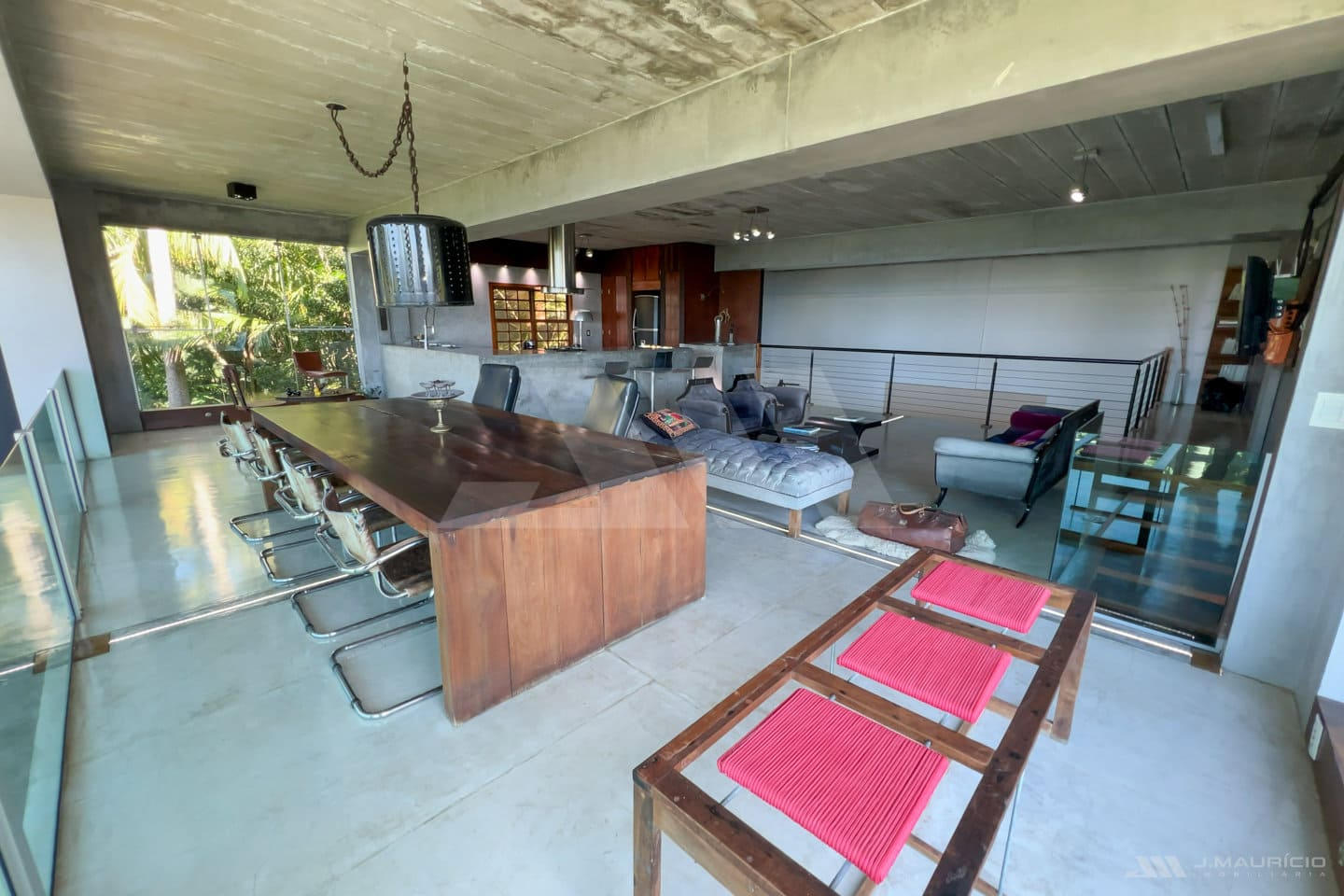 Casa de Alto Padrão com Vista Mar e Arquitetura Autoral