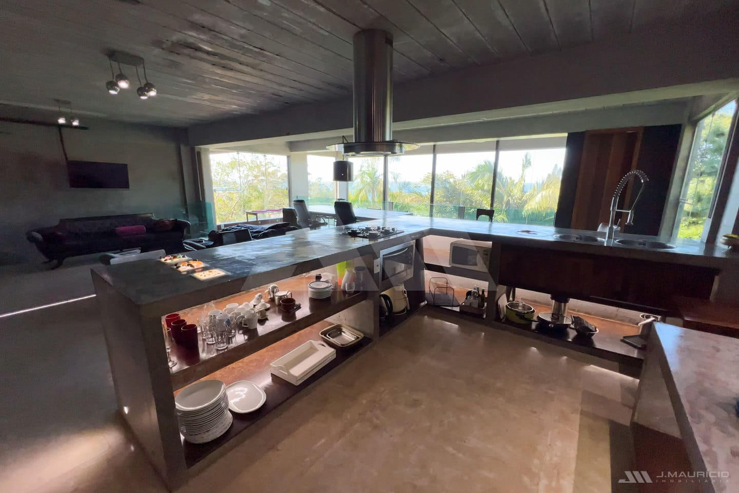 Casa de Alto Padrão com Vista Mar e Arquitetura Autoral
