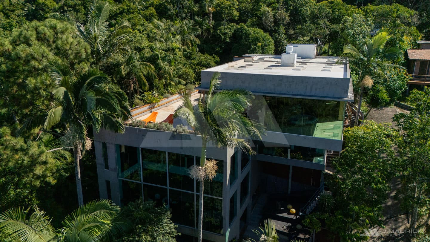 Casa de Alto Padrão com Vista Mar e Arquitetura Autoral