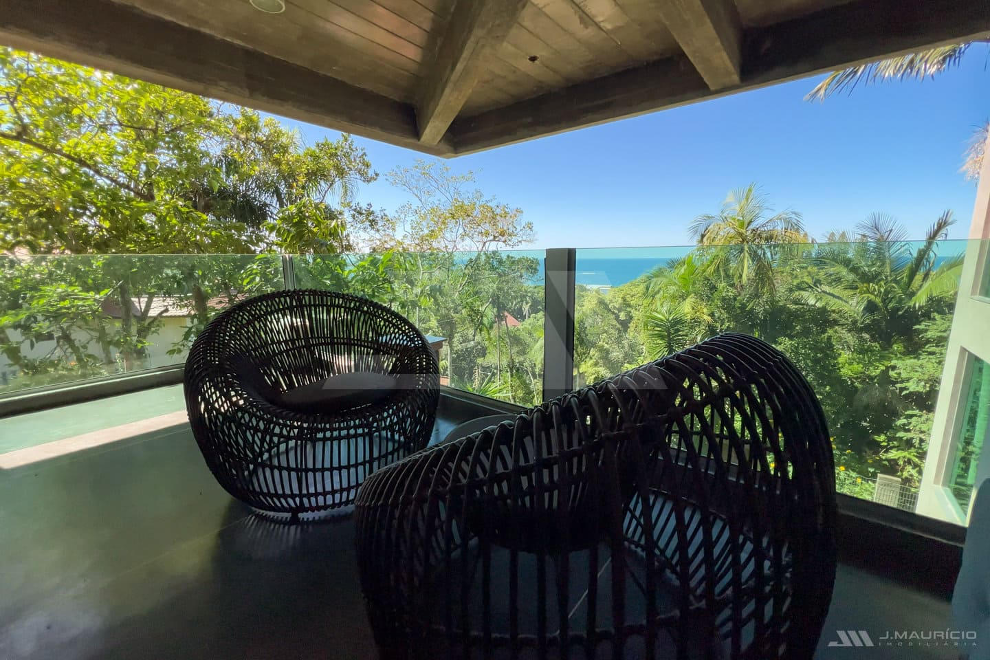 Casa de Alto Padrão com Vista Mar e Arquitetura Autoral
