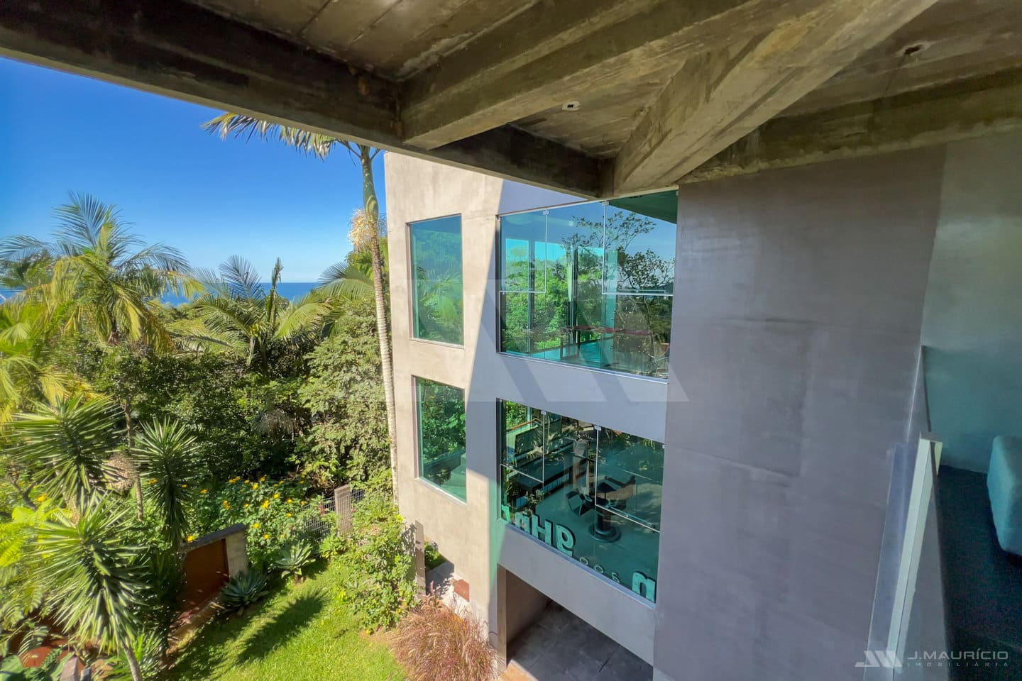 Casa de Alto Padrão com Vista Mar e Arquitetura Autoral