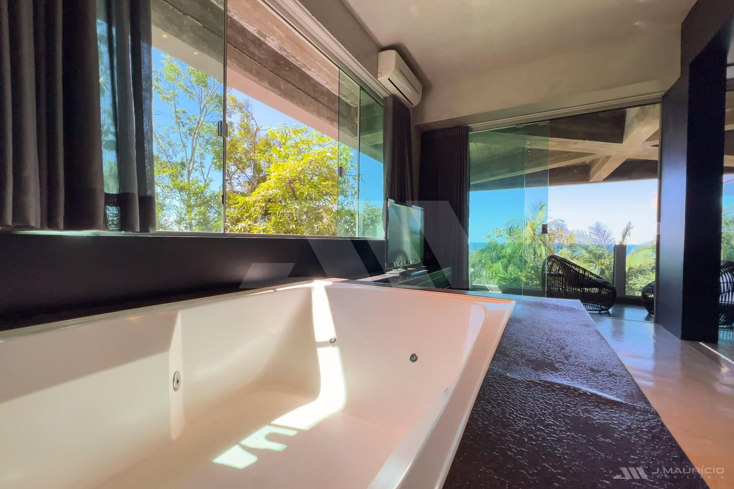 Casa de Alto Padrão com Vista Mar e Arquitetura Autoral
