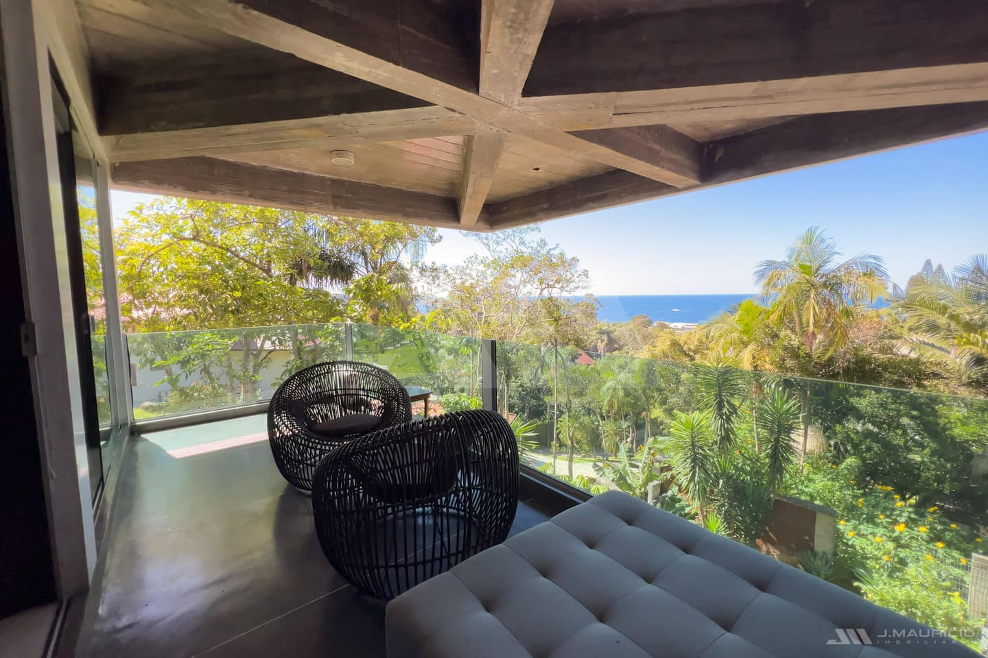 Casa de Alto Padrão com Vista Mar e Arquitetura Autoral