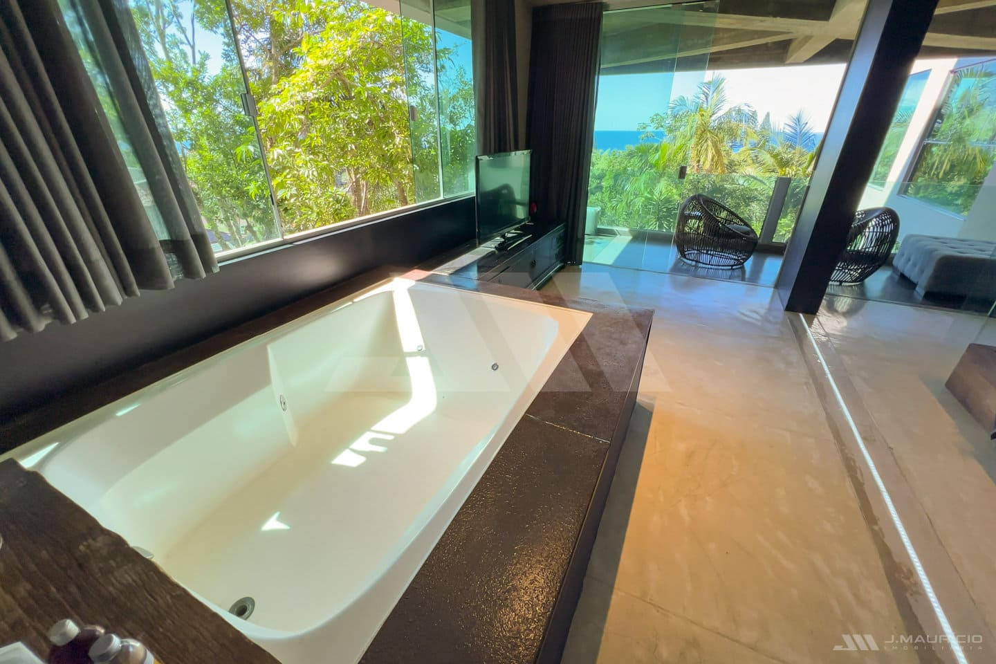 Casa de Alto Padrão com Vista Mar e Arquitetura Autoral