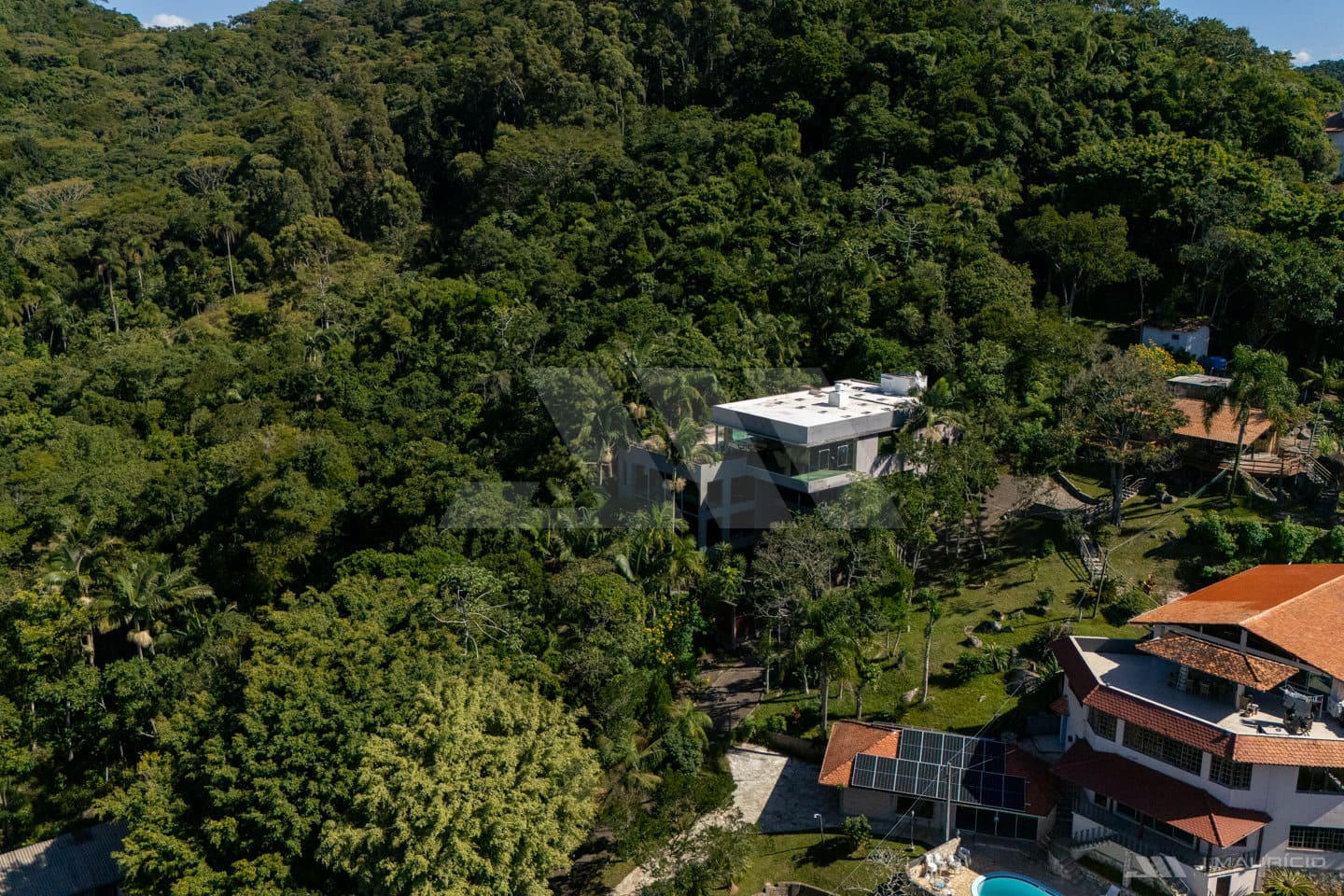 Casa de Alto Padrão com Vista Mar e Arquitetura Autoral