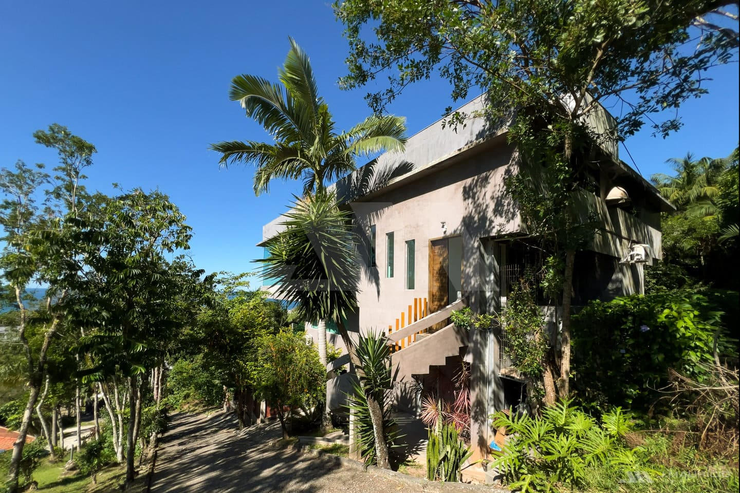 Casa de Alto Padrão com Vista Mar e Arquitetura Autoral