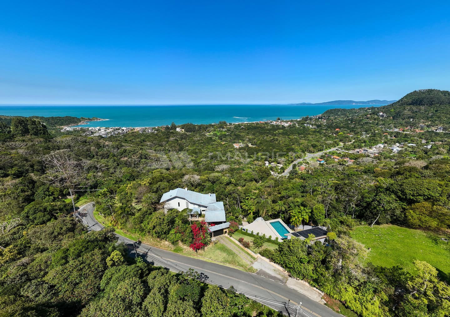 Casa de Alto Padrão com Vista Mar e Terreno de 7.800m²