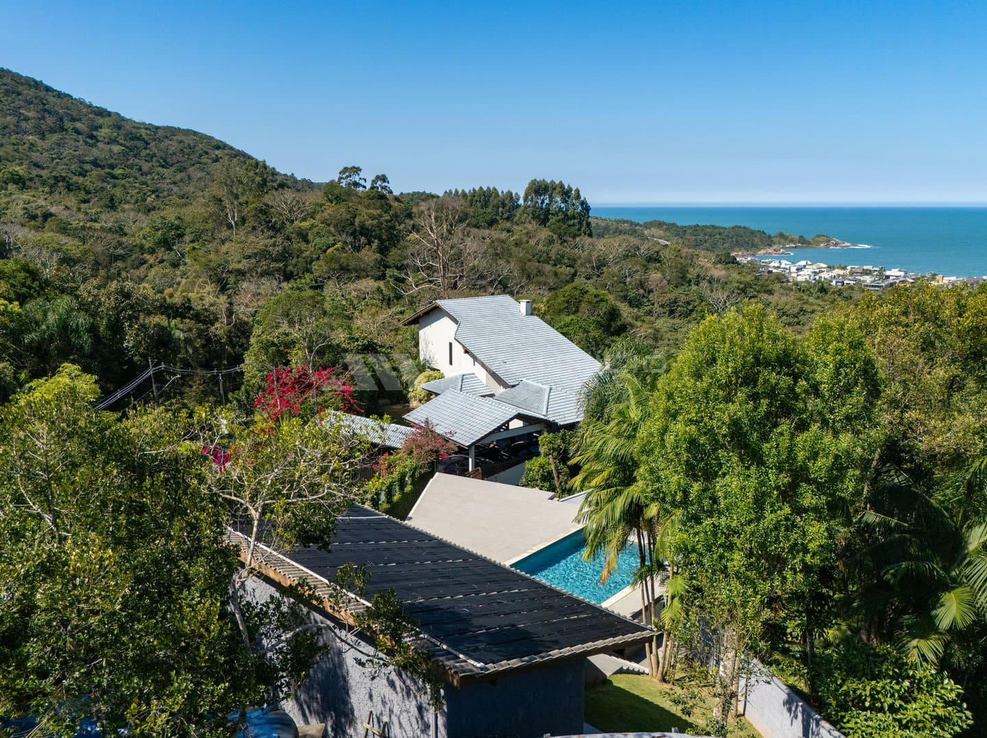Casa de Alto Padrão com Vista Mar e Terreno de 7.800m²