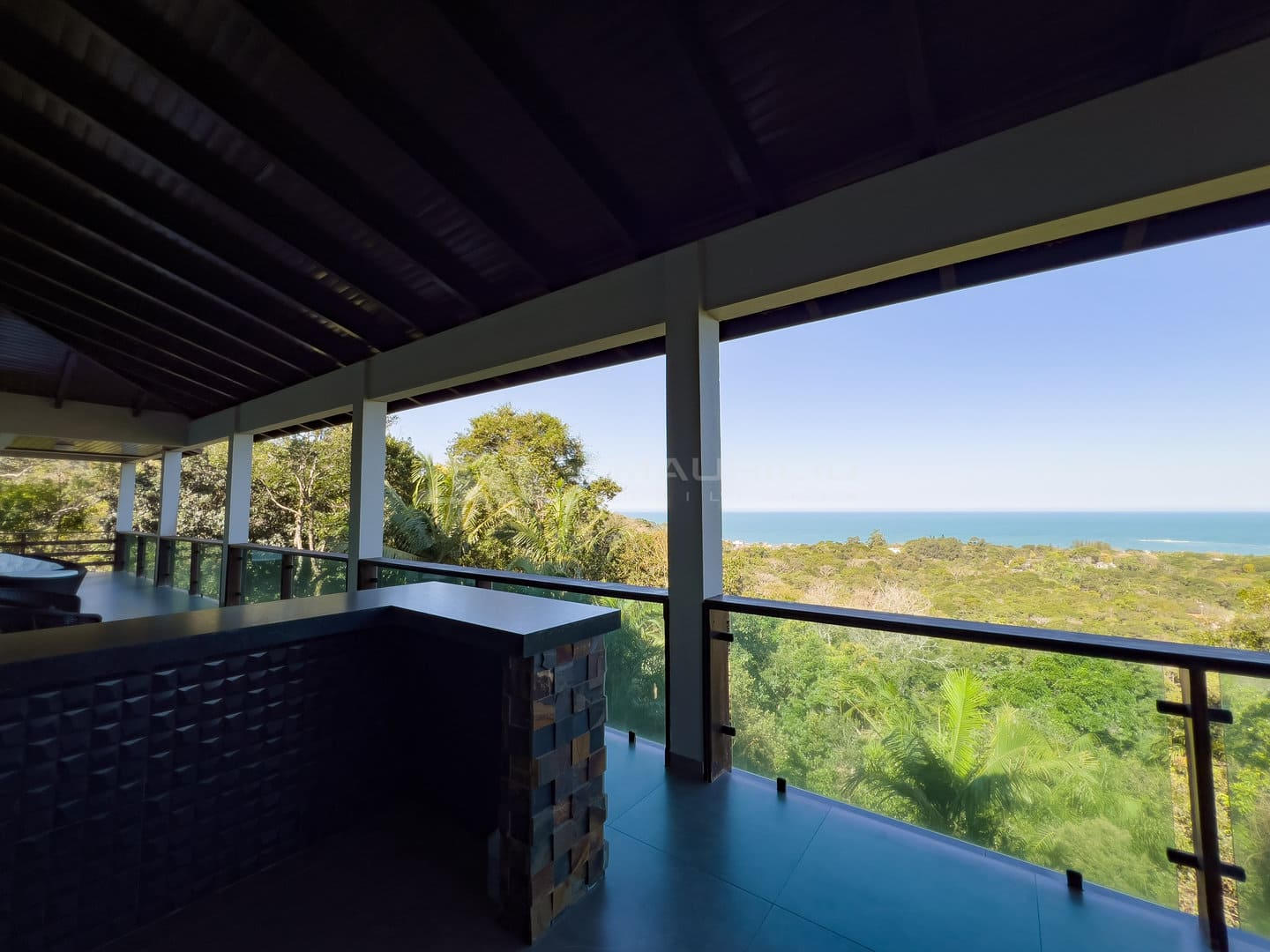 Casa de Alto Padrão com Vista Mar e Terreno de 7.800m²