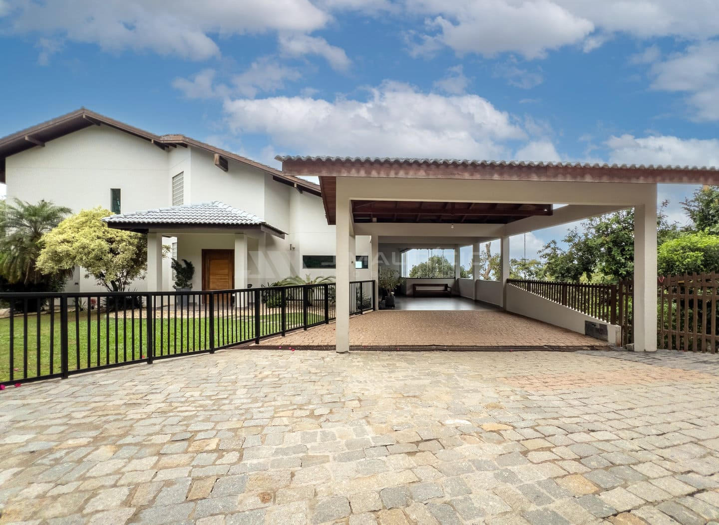 Casa de Alto Padrão com Vista Mar e Terreno de 7.800m²