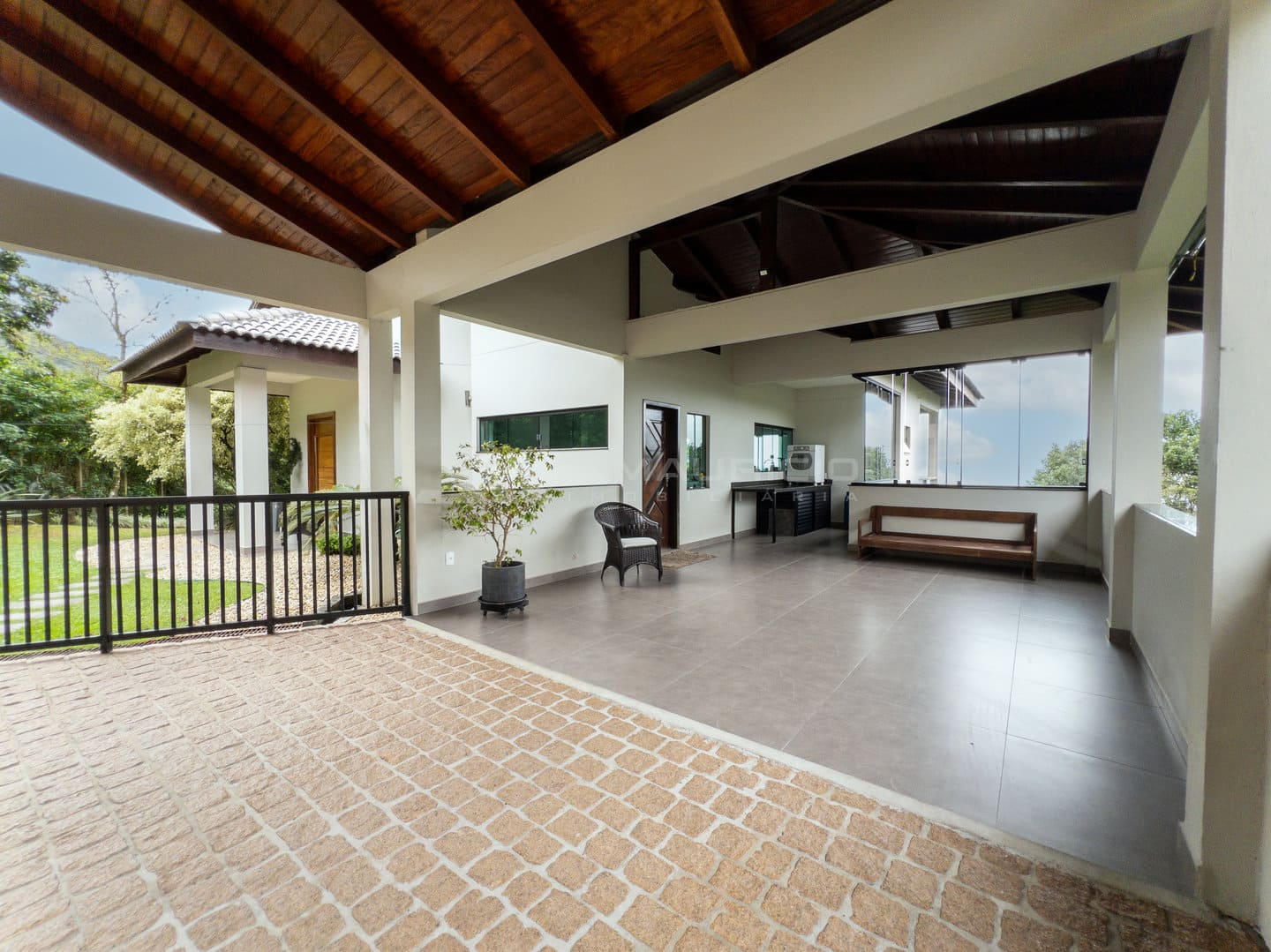 Casa de Alto Padrão com Vista Mar e Terreno de 7.800m²
