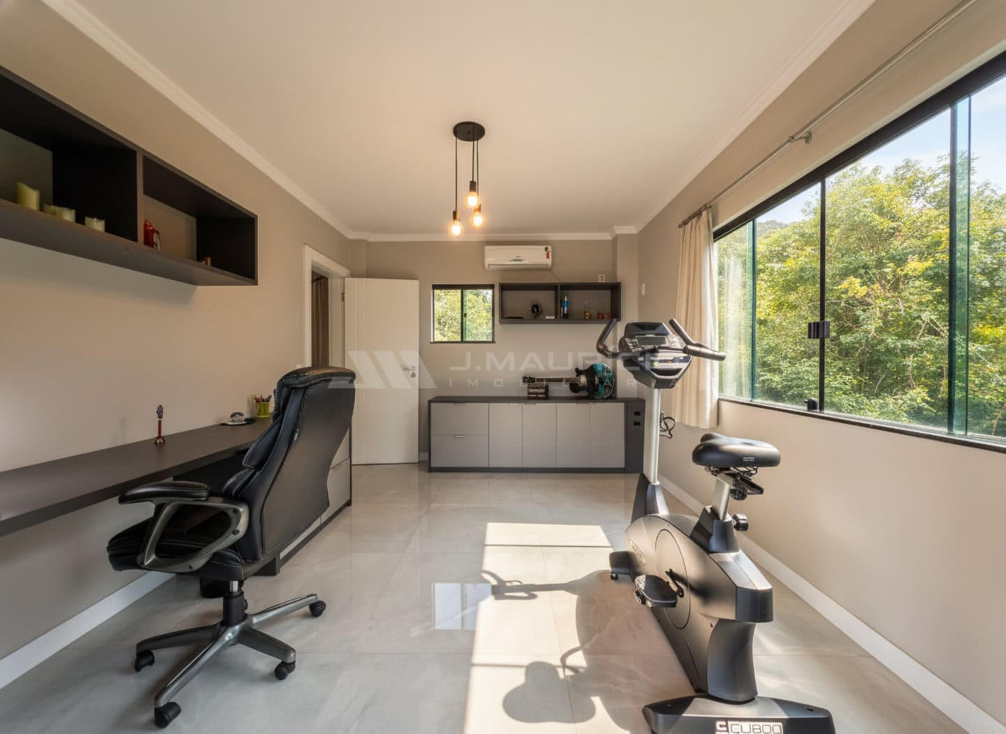 Casa de Alto Padrão com Vista Mar e Terreno de 7.800m²