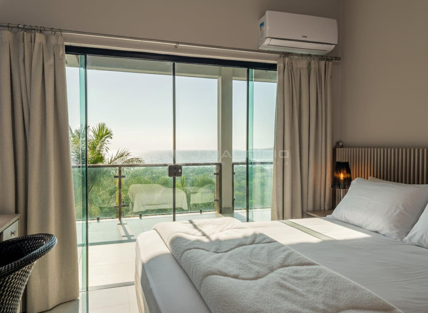 Casa de Alto Padrão com Vista Mar e Terreno de 7.800m²
