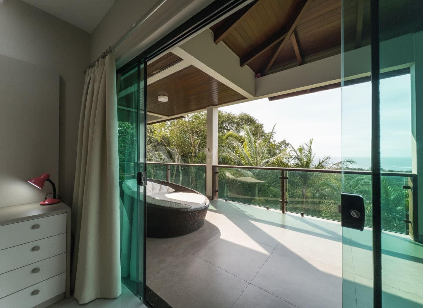 Casa de Alto Padrão com Vista Mar e Terreno de 7.800m²