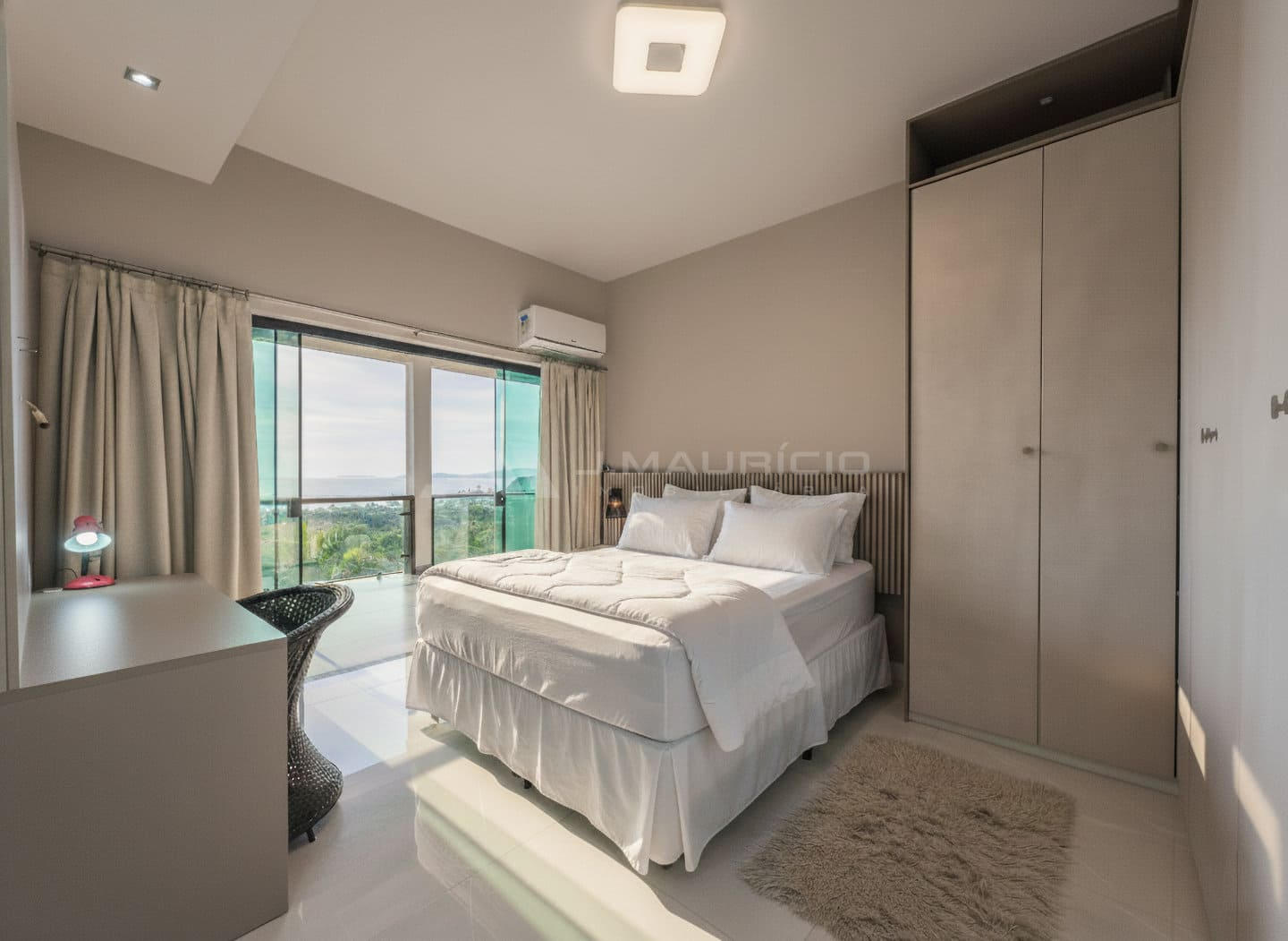Casa de Alto Padrão com Vista Mar e Terreno de 7.800m²