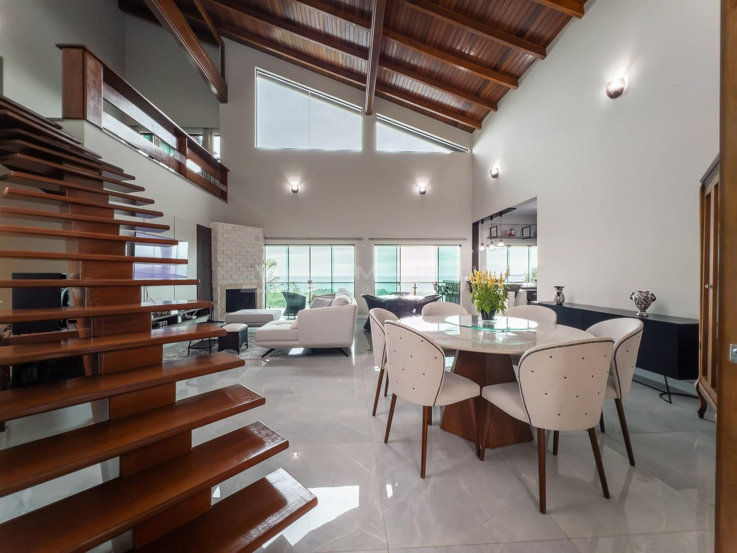 Casa de Alto Padrão com Vista Mar e Terreno de 7.800m²