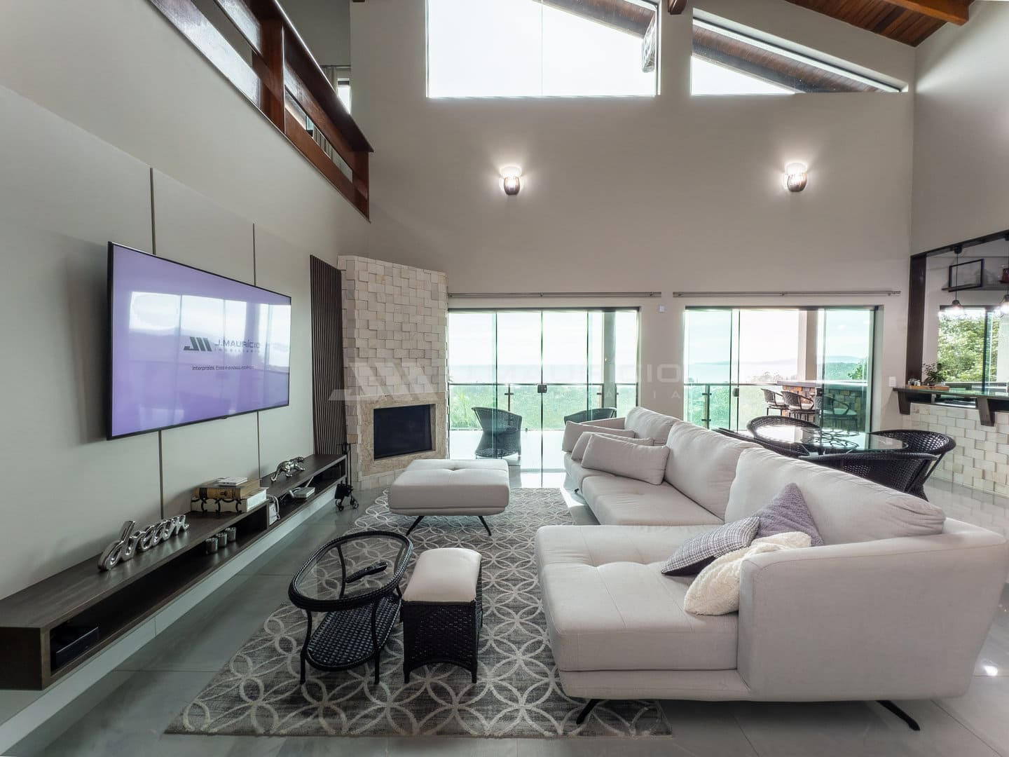 Casa de Alto Padrão com Vista Mar e Terreno de 7.800m²