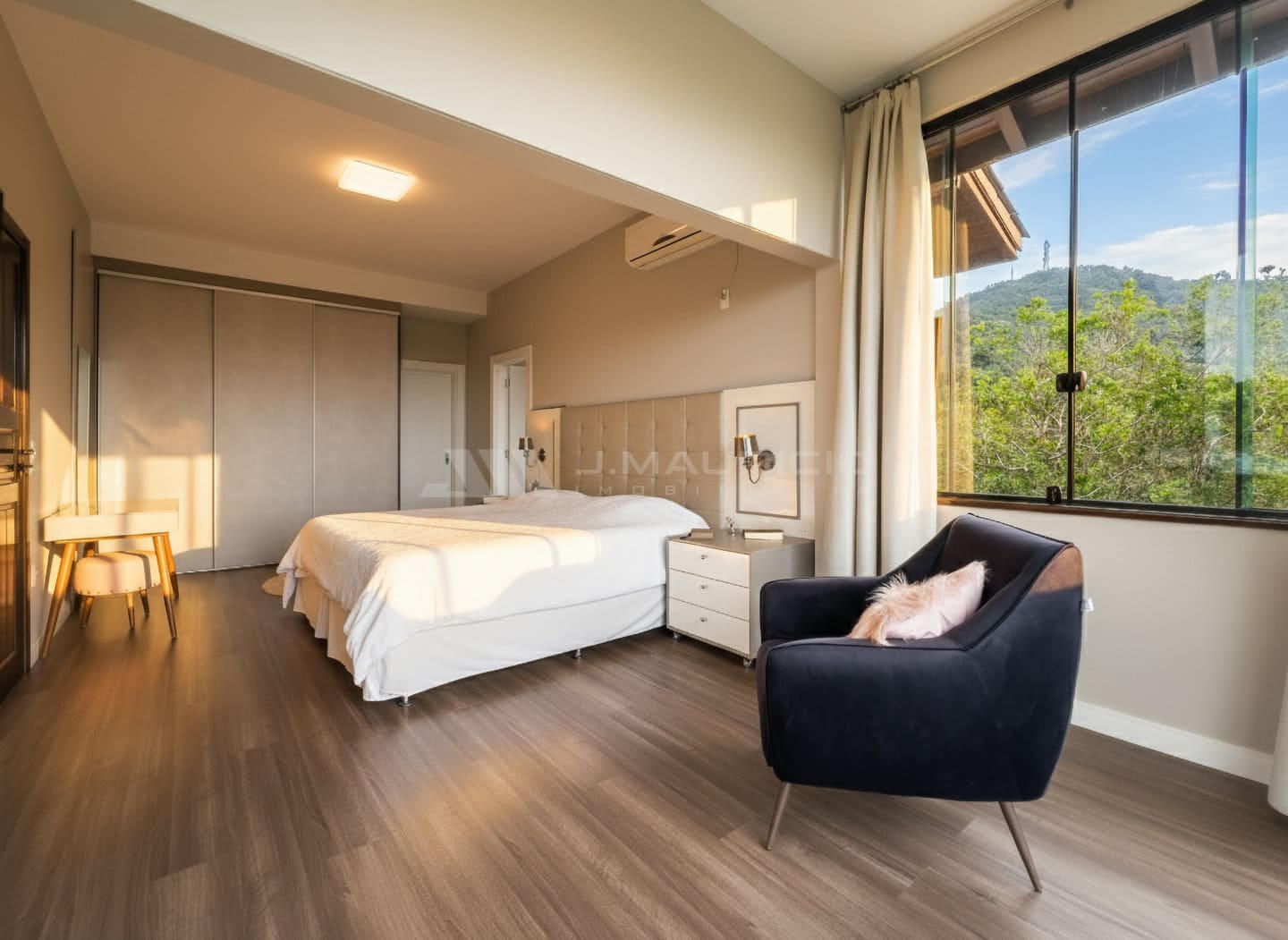 Casa de Alto Padrão com Vista Mar e Terreno de 7.800m²