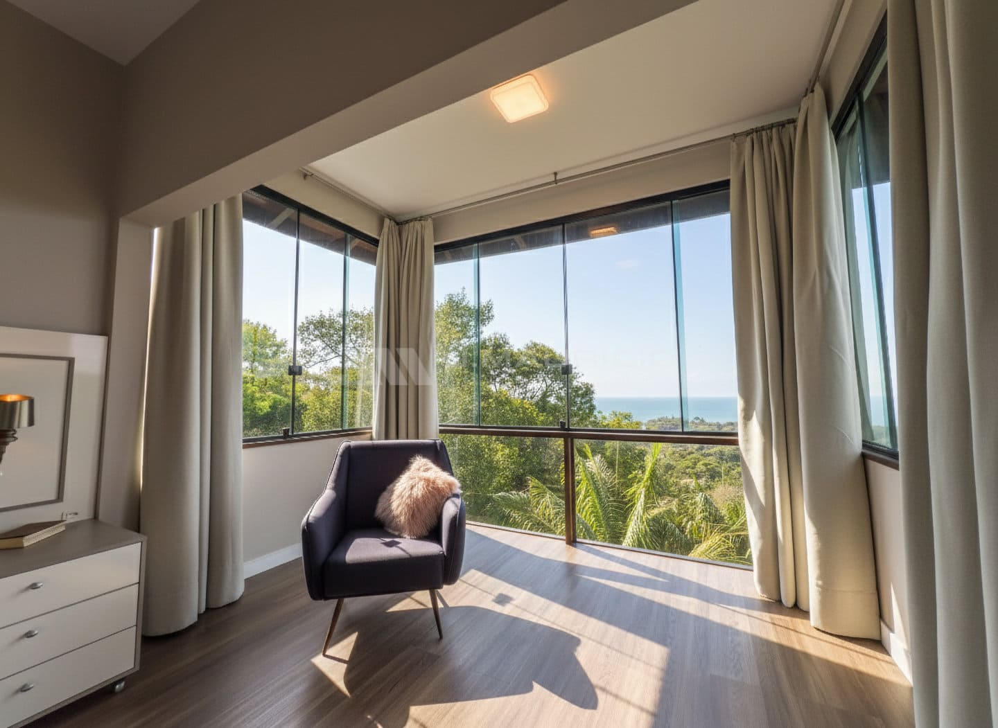 Casa de Alto Padrão com Vista Mar e Terreno de 7.800m²